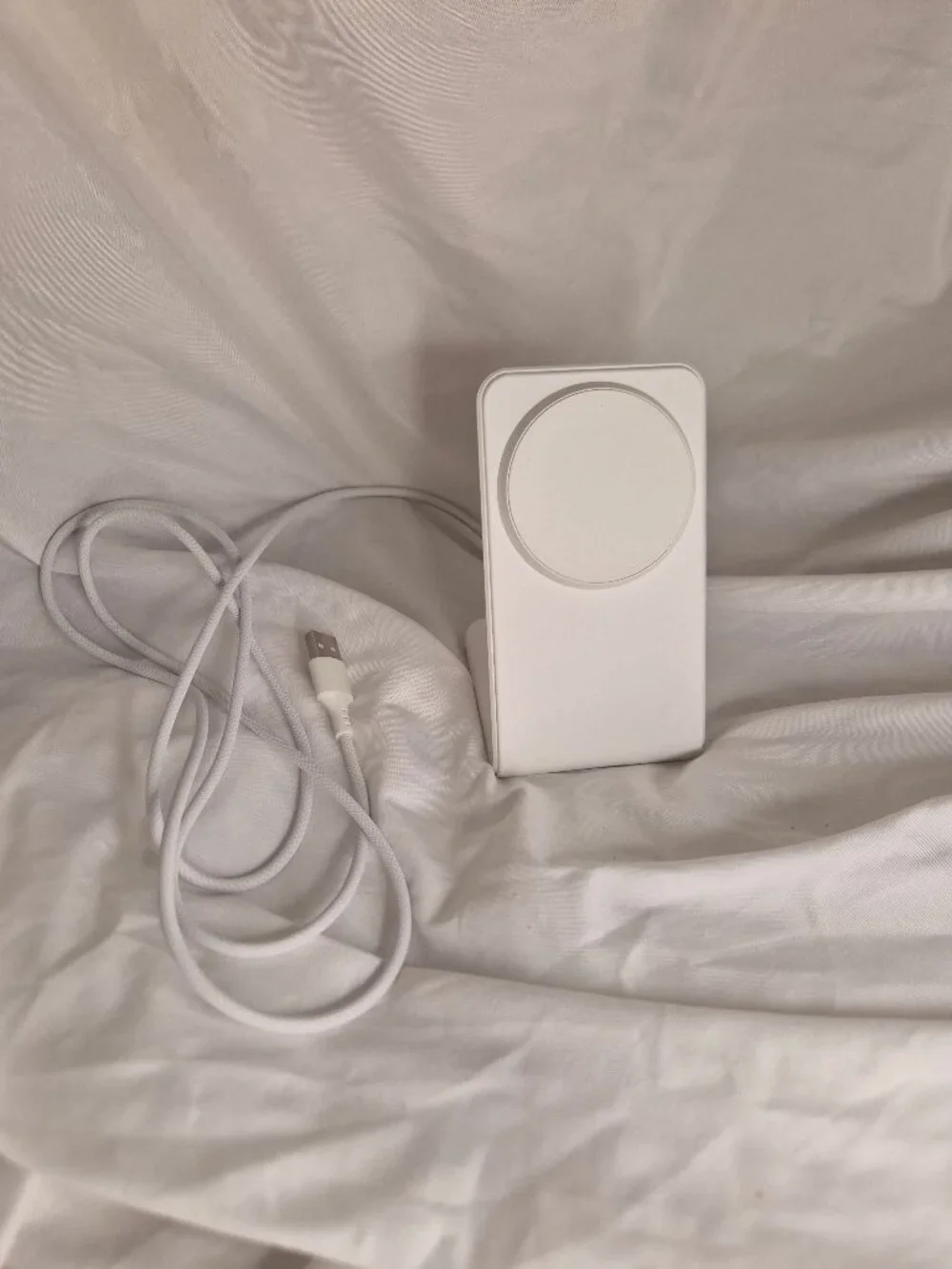 15W Magnetic Wireless Charging Stand Fast Charger - Model M2 White